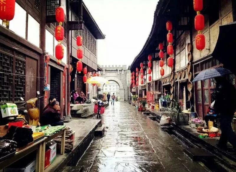 带着对群众的真情“四下基层”